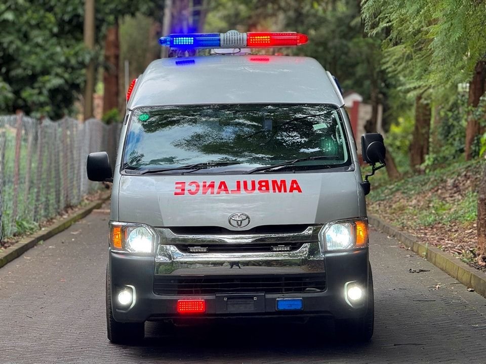 Oxygen ambulance with high-flow oxygen system